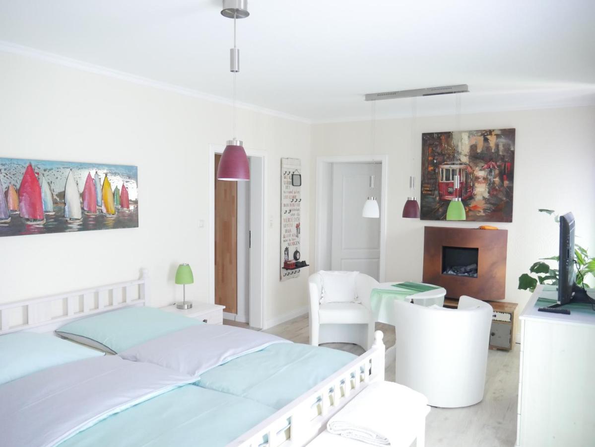 Ferienzimmer Weltenbummler,라인스베르크 외부 사진