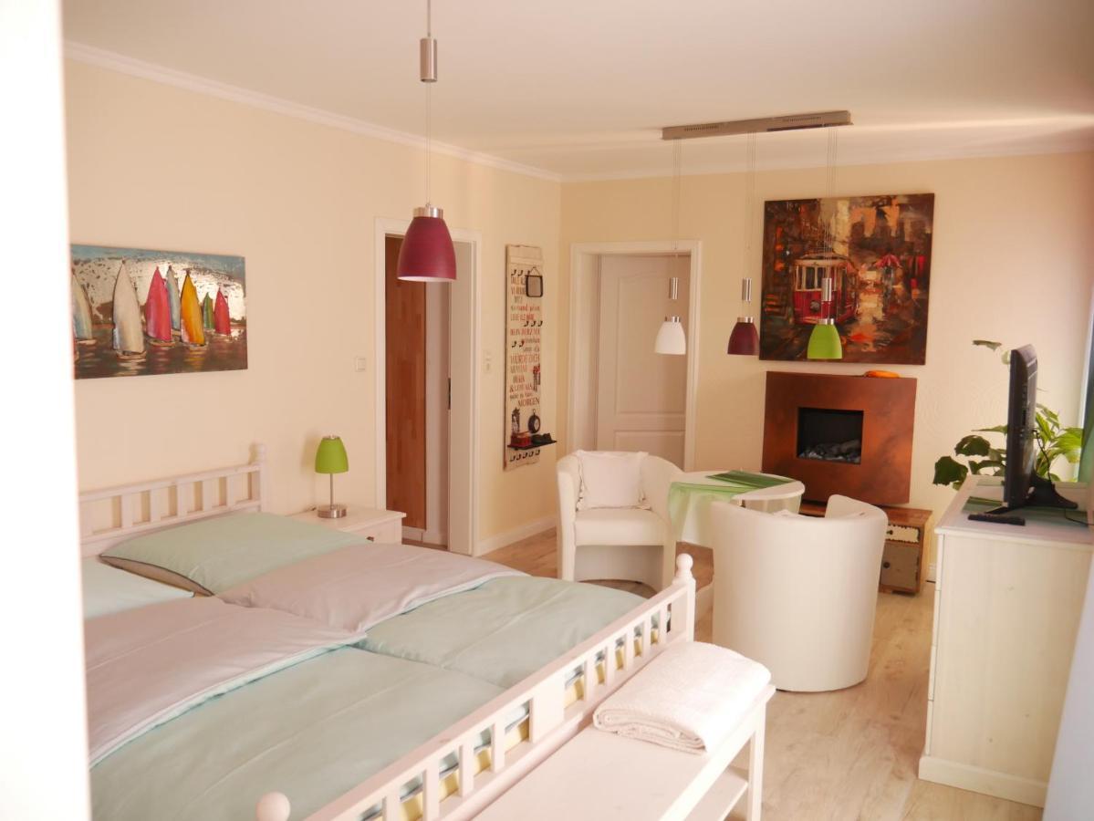 Ferienzimmer Weltenbummler,라인스베르크 외부 사진
