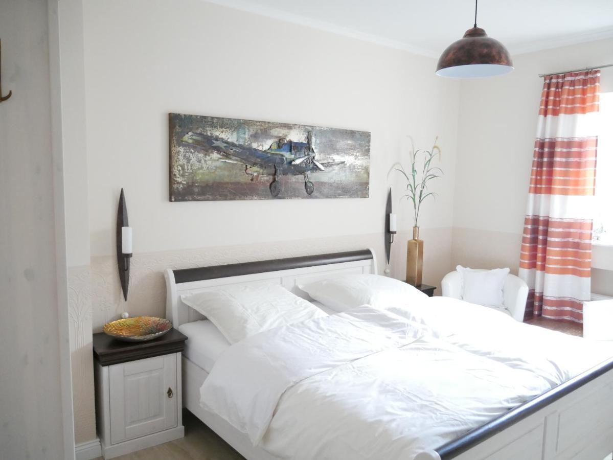 Ferienzimmer Weltenbummler,라인스베르크 외부 사진
