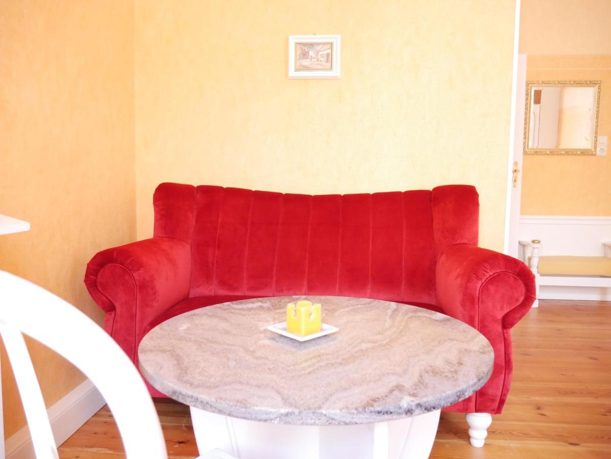 Ferienzimmer Weltenbummler,라인스베르크 외부 사진