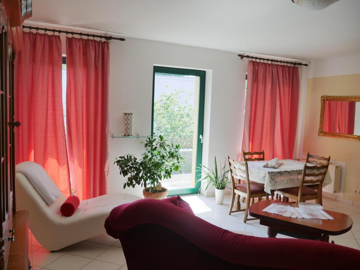 Ferienzimmer Weltenbummler,라인스베르크 외부 사진