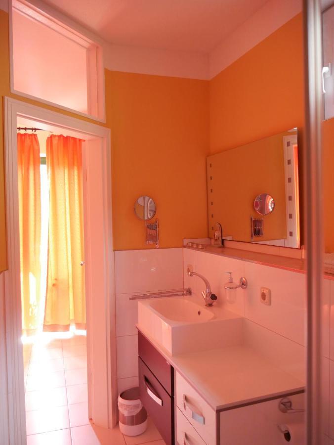 Ferienzimmer Weltenbummler,라인스베르크 외부 사진